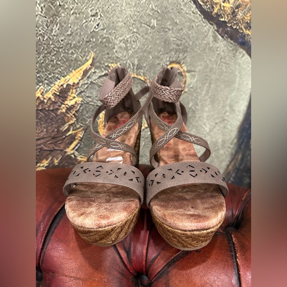 EUC JELLYPOP PLATFORM  HIGHT HELLS SANDALS WITH DECO STRAPS, ANKLE STYLE ZIP UP